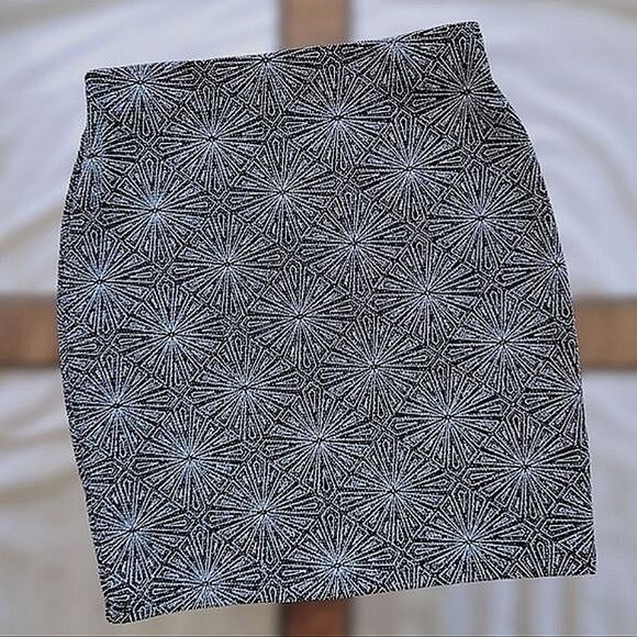 H&M Black/Silver Glittery Mini Skirt size XS - Picture 5 of 12